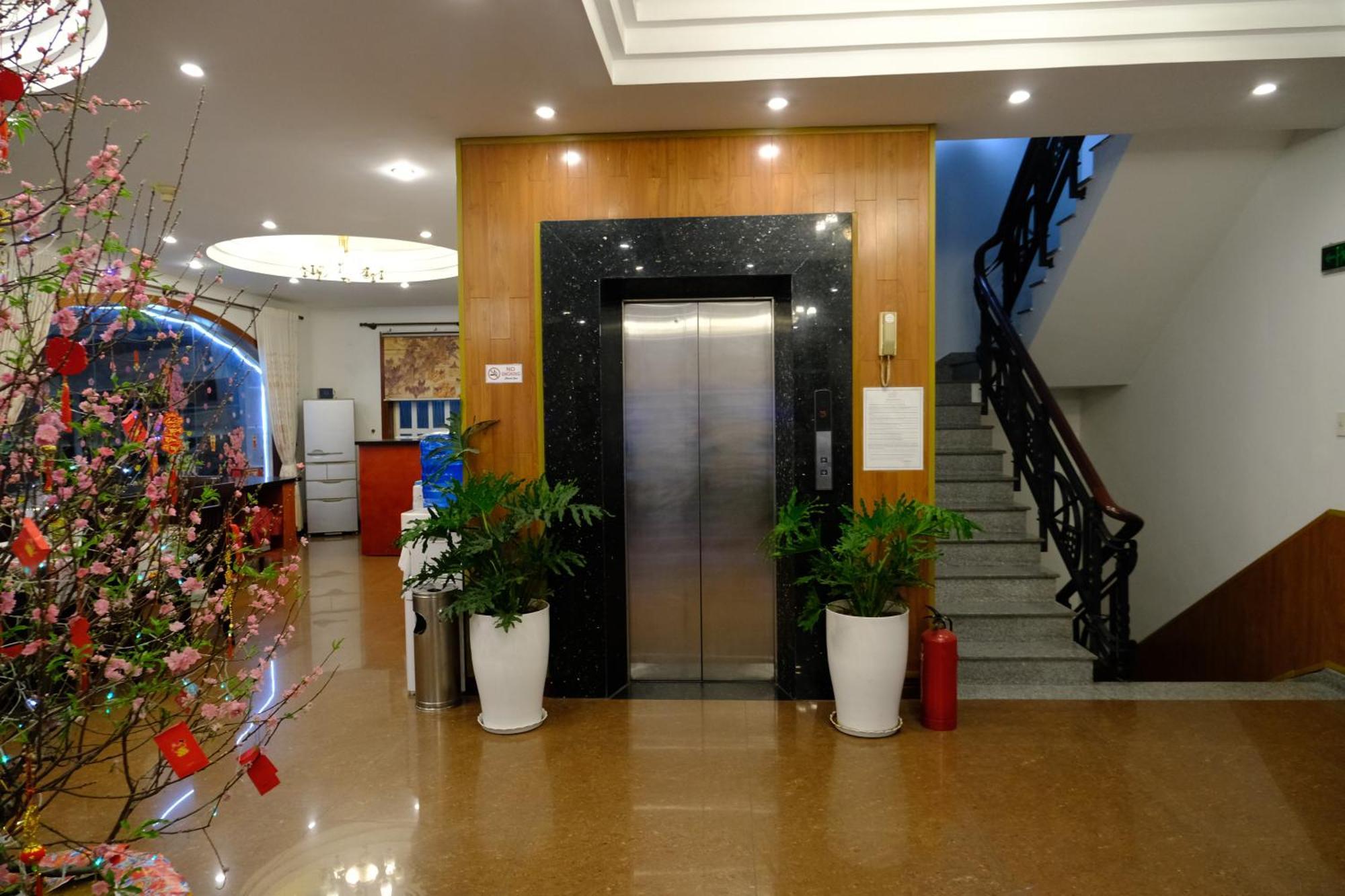 Hoa Phat Hotel & Apartment Cidade de Ho Chi Minh Exterior foto