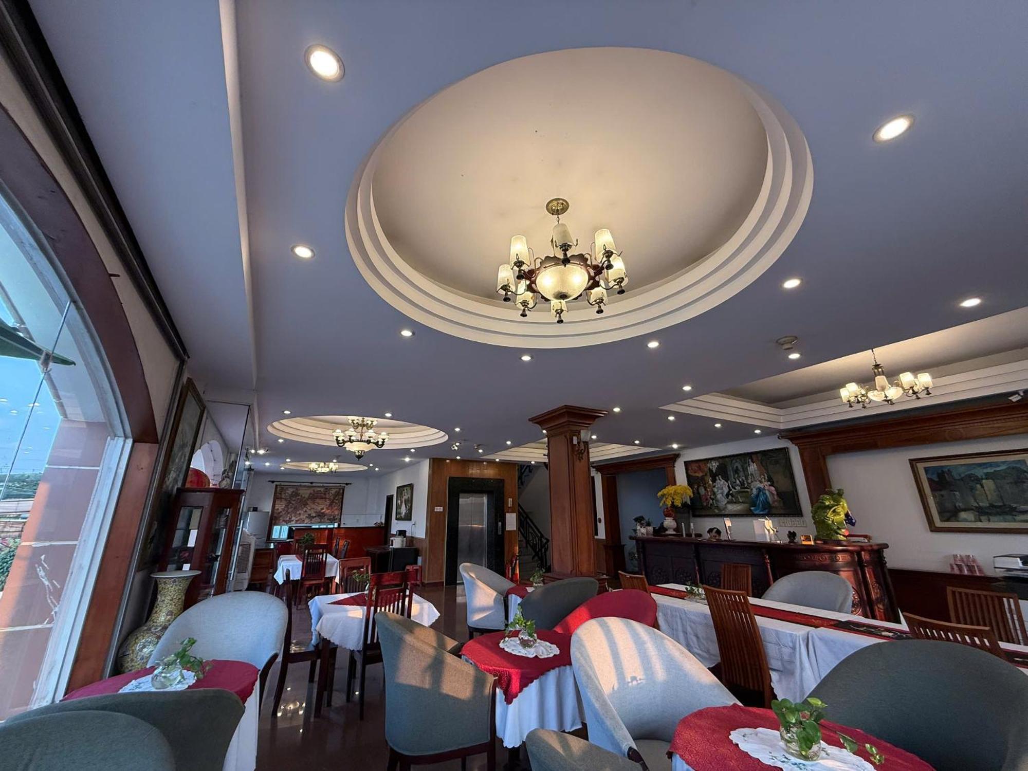 Hoa Phat Hotel & Apartment Cidade de Ho Chi Minh Exterior foto
